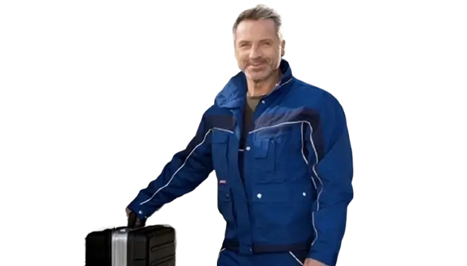 Fontanero especializado preparado para trabajar en Ciudad Real con maletín de herramientas